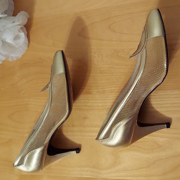 Stuart Weitzman Soft Gold Mesh and Rhinestone Detailed Pumps Size 5.5 - Picture 2 of 16